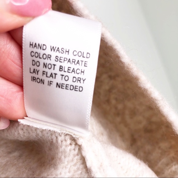 Le Lis Cropped cardigan Oatmeal Cream V neck Button Down Relax Womens Size Small - Picture 8 of 13